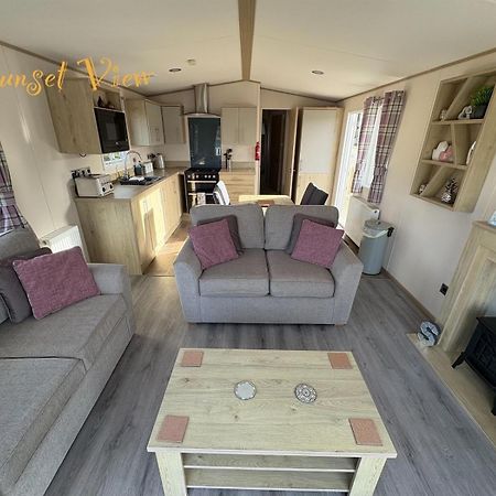 Tattershall Lakes Sunset View Caravan Lakeside, Hot Tub, Garden, Private Fishing Peg & Wifi מראה חיצוני תמונה
