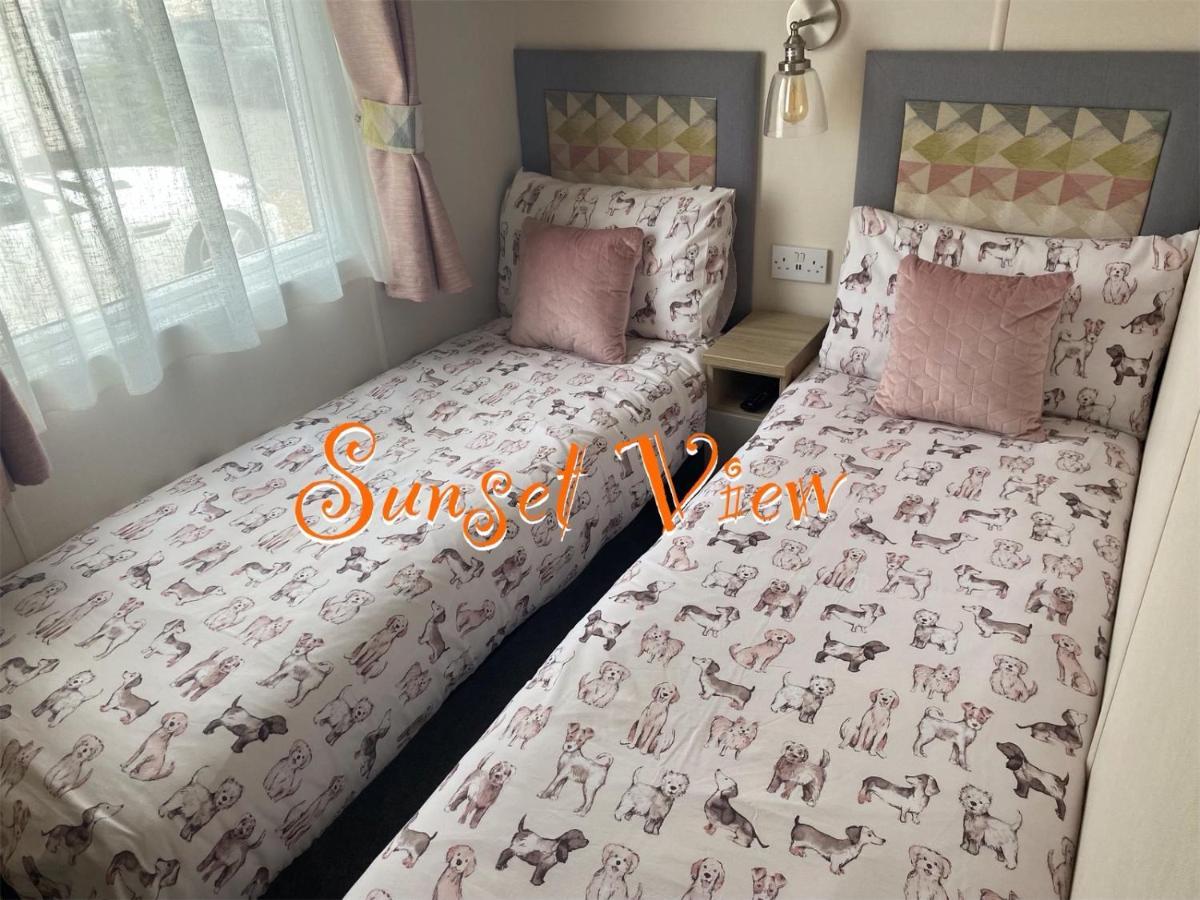 Tattershall Lakes Sunset View Caravan Lakeside, Hot Tub, Garden, Private Fishing Peg & Wifi מראה חיצוני תמונה