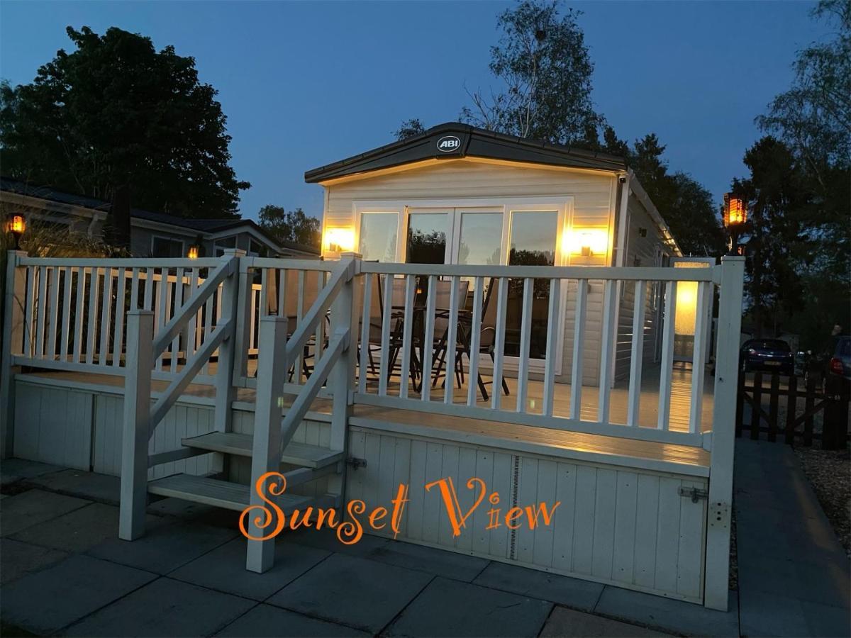 Tattershall Lakes Sunset View Caravan Lakeside, Hot Tub, Garden, Private Fishing Peg & Wifi מראה חיצוני תמונה