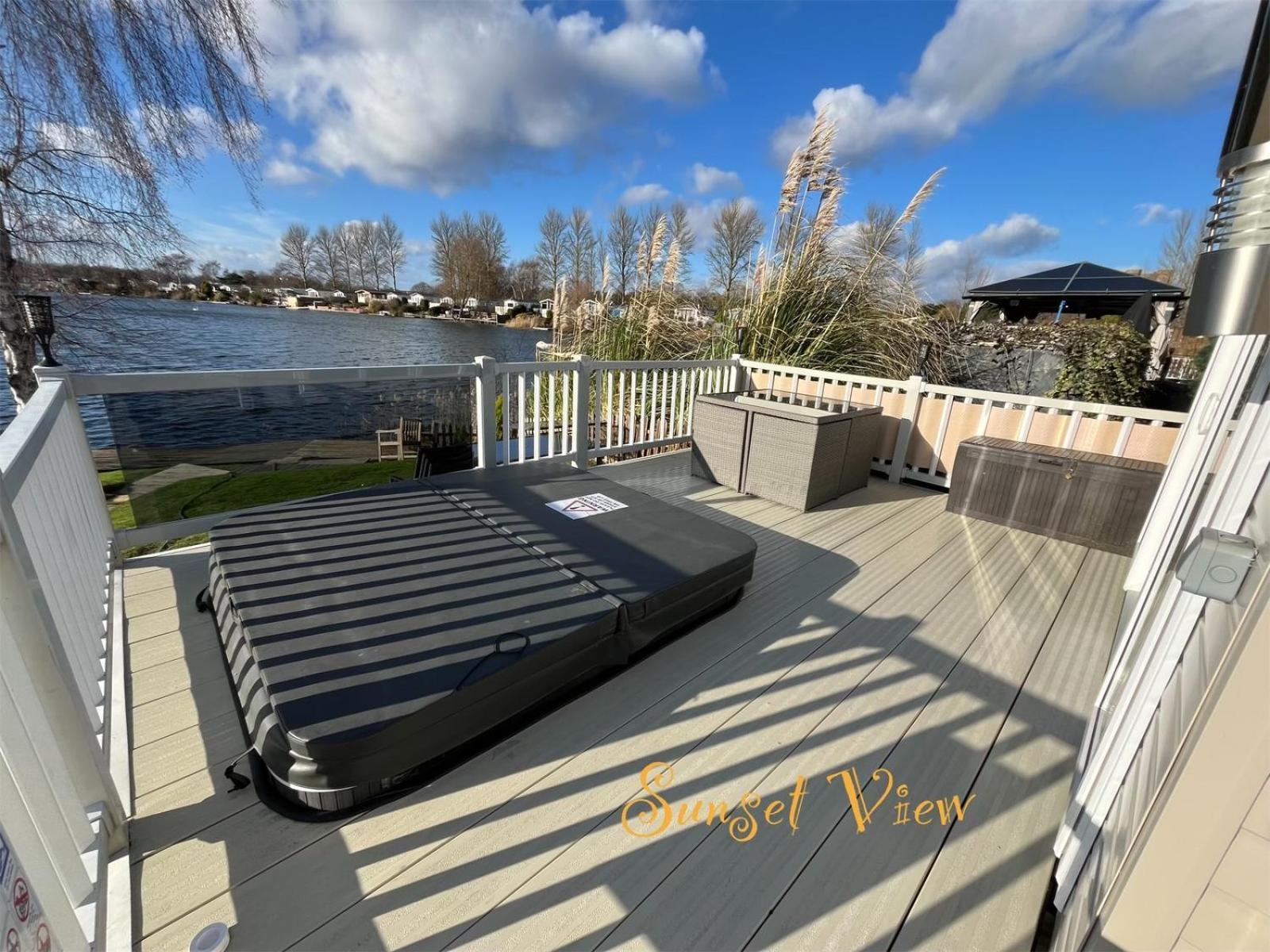 Tattershall Lakes Sunset View Caravan Lakeside, Hot Tub, Garden, Private Fishing Peg & Wifi מראה חיצוני תמונה