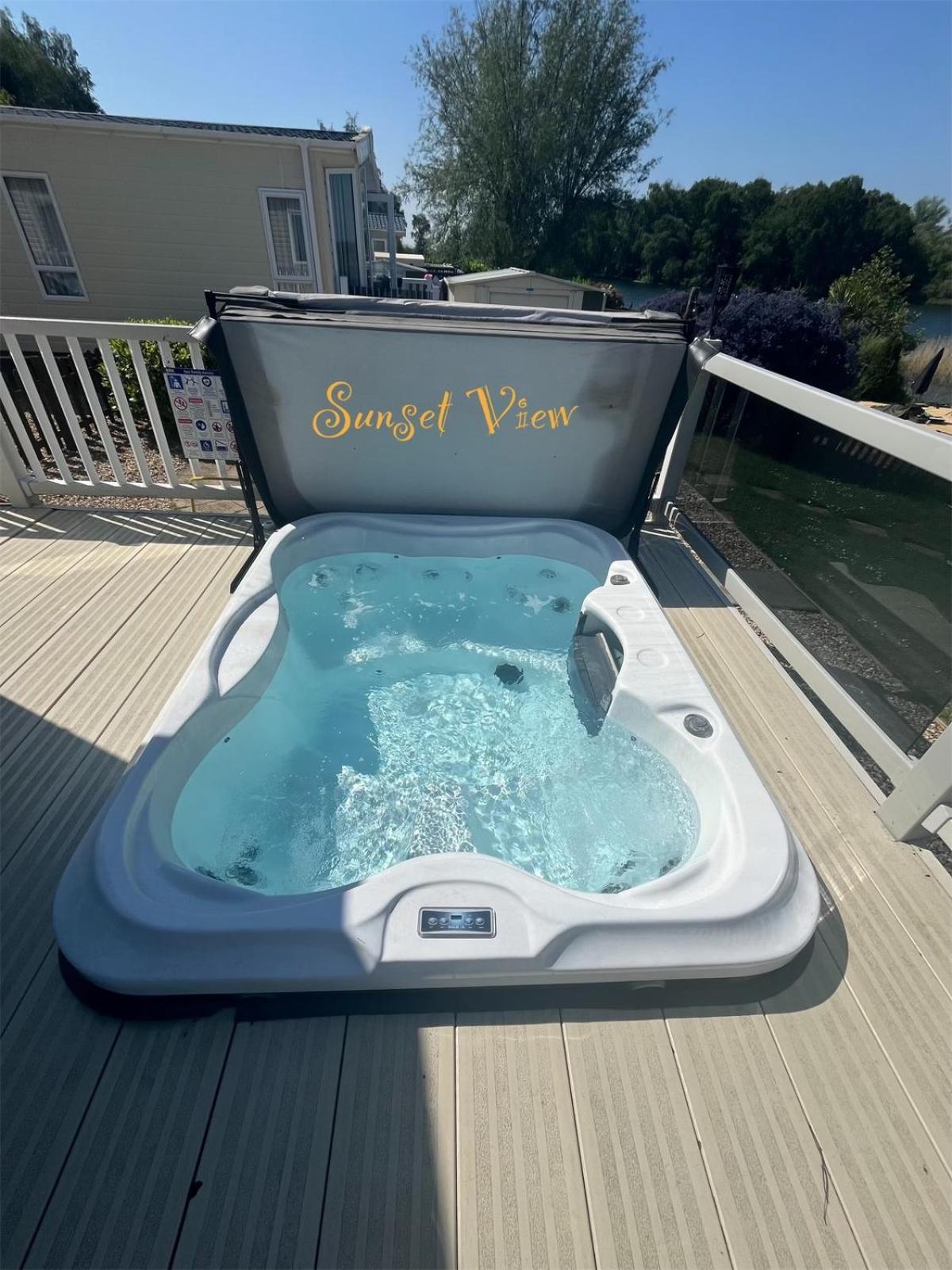 Tattershall Lakes Sunset View Caravan Lakeside, Hot Tub, Garden, Private Fishing Peg & Wifi מראה חיצוני תמונה