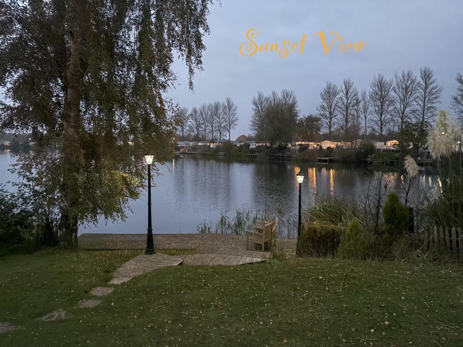 Tattershall Lakes Sunset View Caravan Lakeside, Hot Tub, Garden, Private Fishing Peg & Wifi מראה חיצוני תמונה