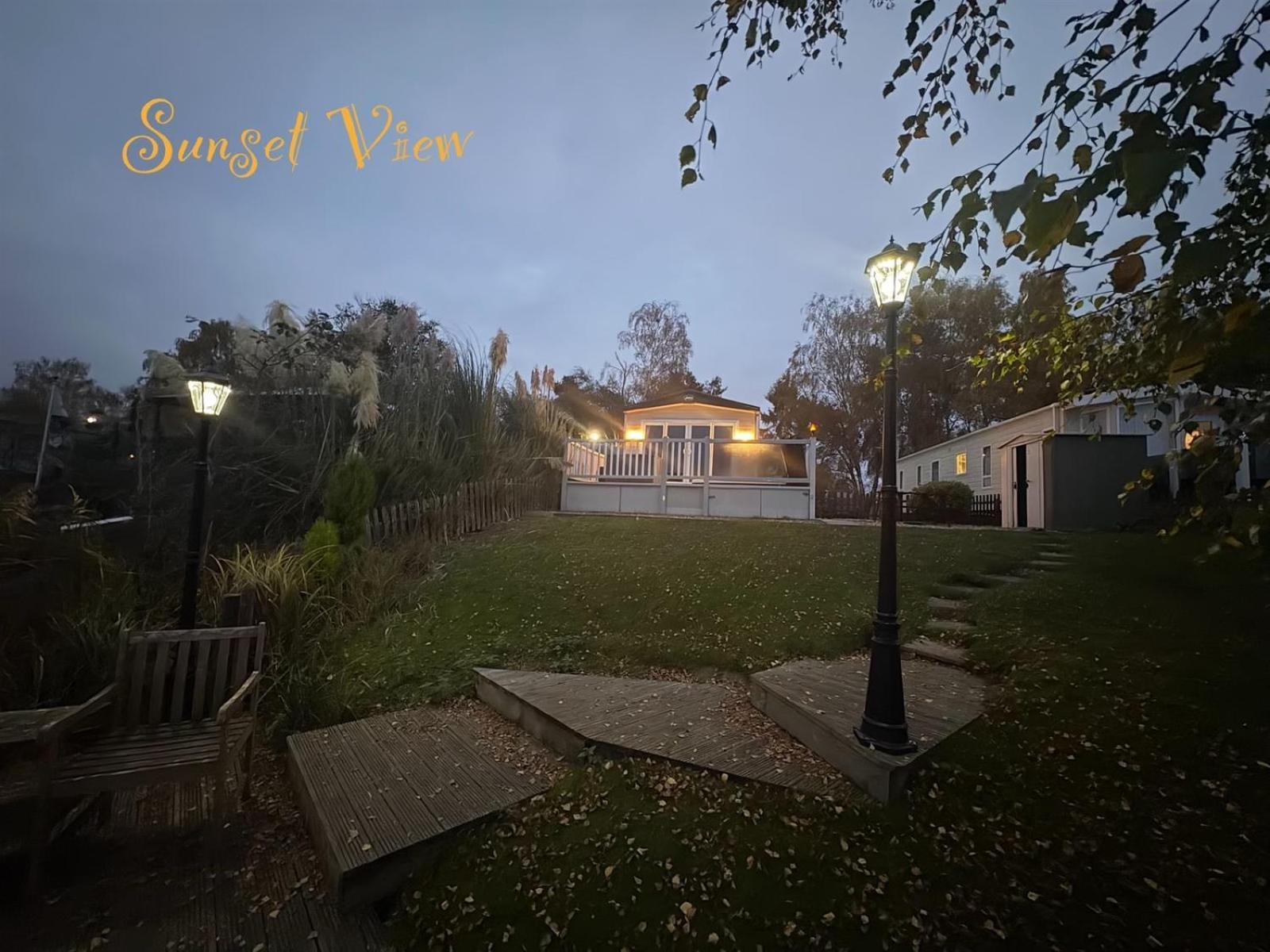 Tattershall Lakes Sunset View Caravan Lakeside, Hot Tub, Garden, Private Fishing Peg & Wifi מראה חיצוני תמונה