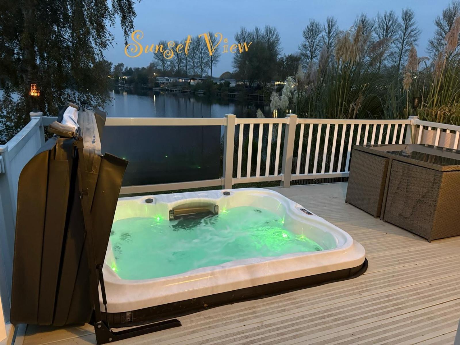 Tattershall Lakes Sunset View Caravan Lakeside, Hot Tub, Garden, Private Fishing Peg & Wifi מראה חיצוני תמונה