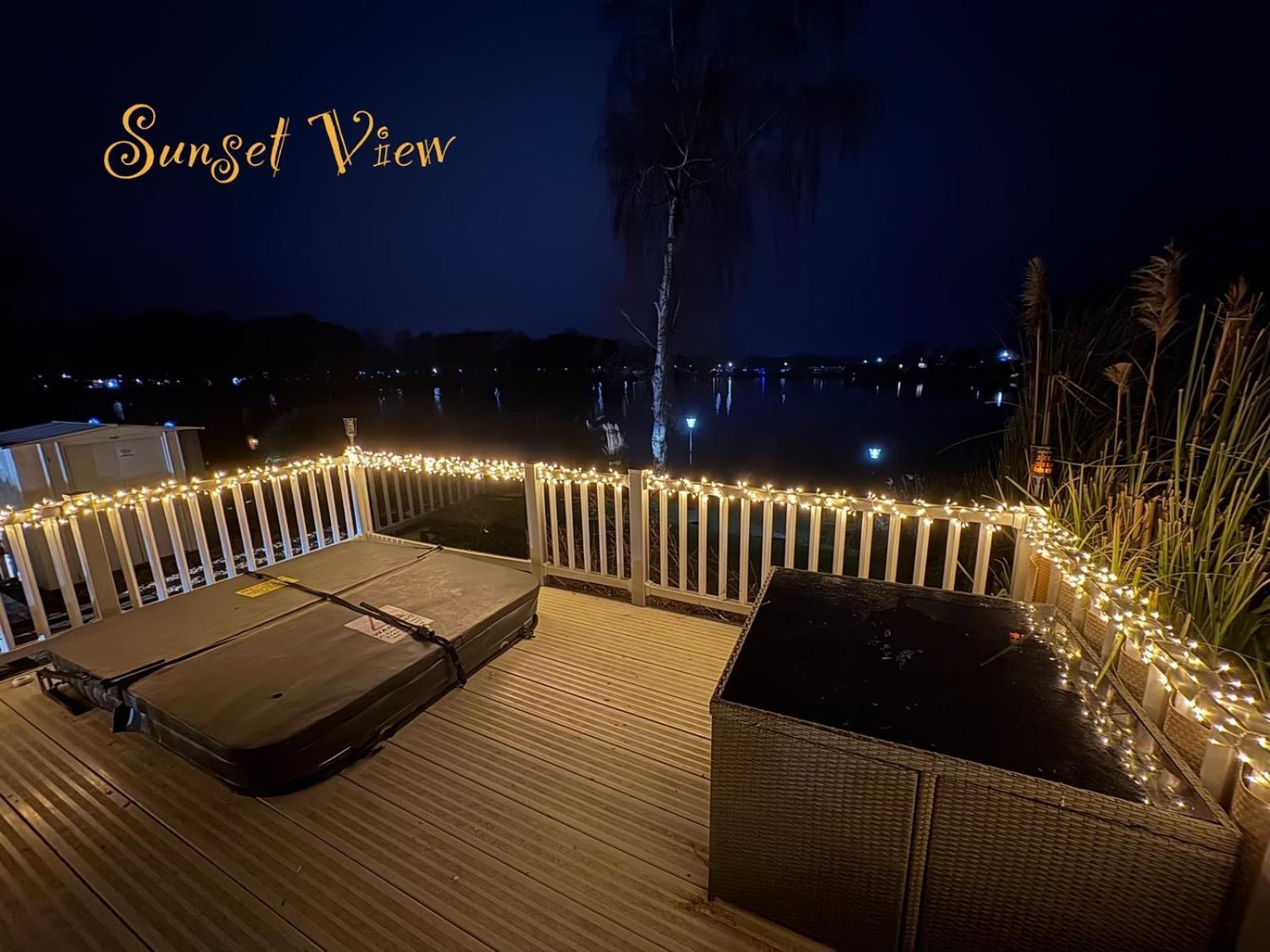 Tattershall Lakes Sunset View Caravan Lakeside, Hot Tub, Garden, Private Fishing Peg & Wifi מראה חיצוני תמונה