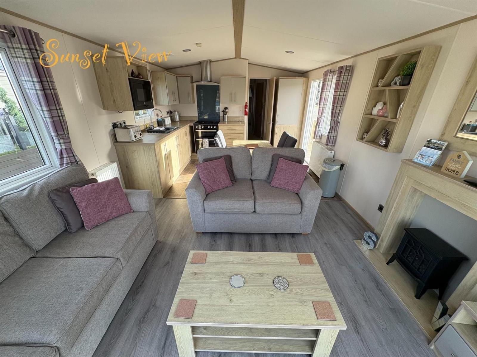 Tattershall Lakes Sunset View Caravan Lakeside, Hot Tub, Garden, Private Fishing Peg & Wifi מראה חיצוני תמונה