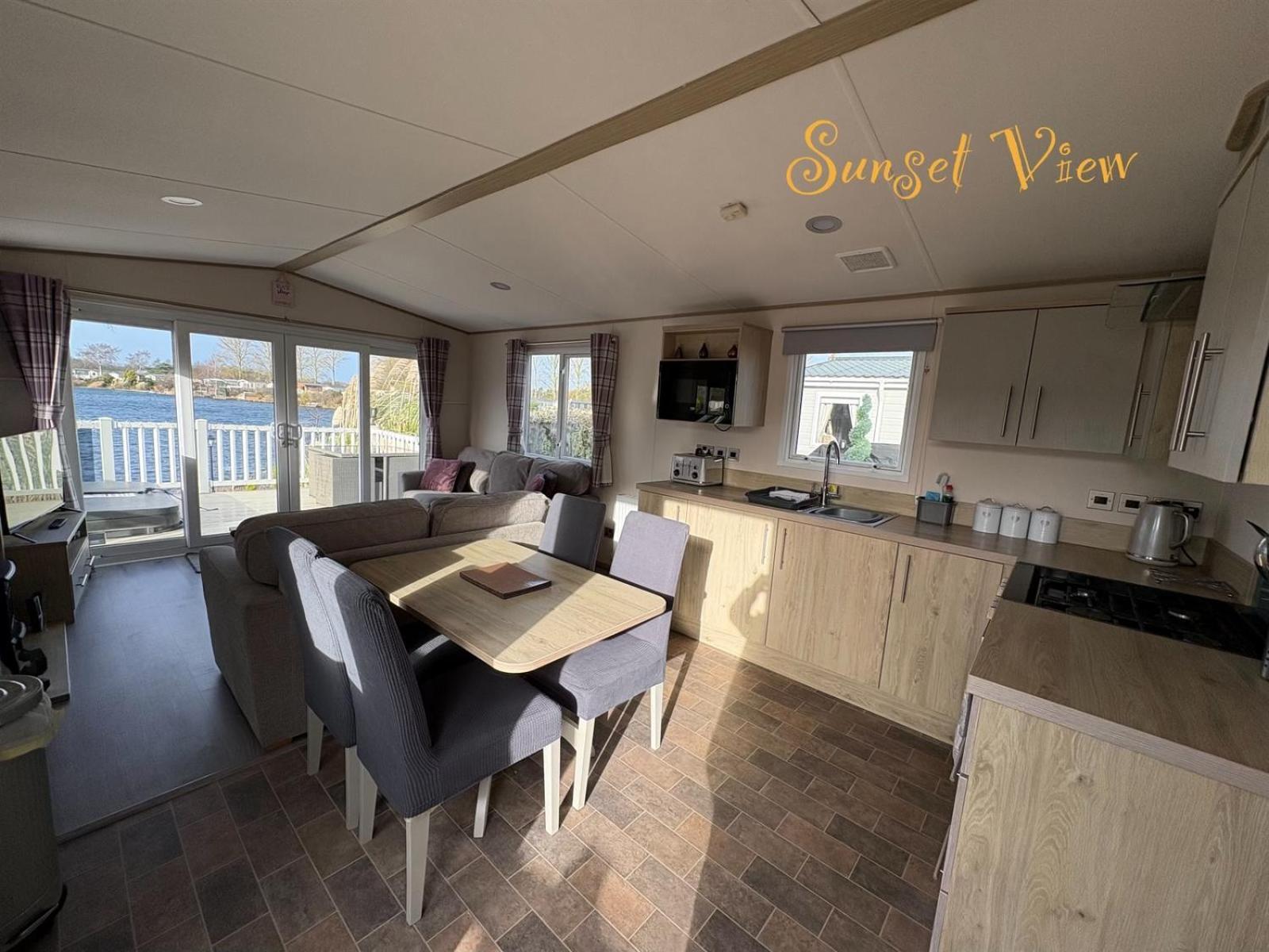 Tattershall Lakes Sunset View Caravan Lakeside, Hot Tub, Garden, Private Fishing Peg & Wifi מראה חיצוני תמונה